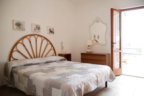 En eller flere senge i et værelse på Padulella Mare by HelloElba