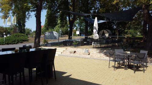 a group of tables and chairs in a park at Hotel Wippertal - voll klimatisiert in Bernburg
