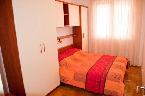 Posteľ alebo postele v izbe v ubytovaní ROZA Apartment
