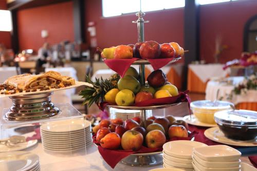 a display of fruit on a table with plates at Hotel Galilei in Pisa