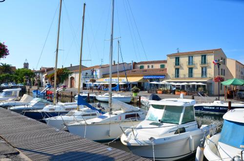 a bunch of boats are docked in a marina at Lagrange Grand Bleu Vacances – Résidence La Grenadine in Marseillan