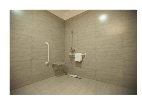 Ramada Plaza Craiovaにあるバスルーム