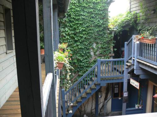 a blue staircase on a building with plants at Gasthof & Fleischerei Endler in Rheinsberg
