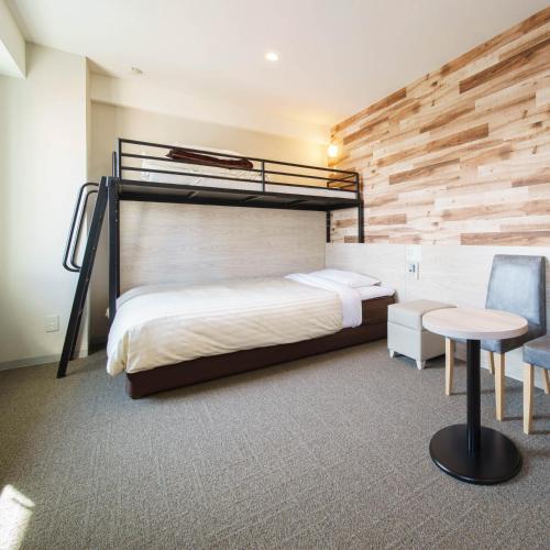 Divstāvu gulta vai divstāvu gultas numurā naktsmītnē Super Hotel Kushiro Natural Hot Spring