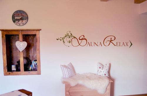 a room with a wall with a sign on the wall at Ongar Relax b&b in Bosco Chiesanuova