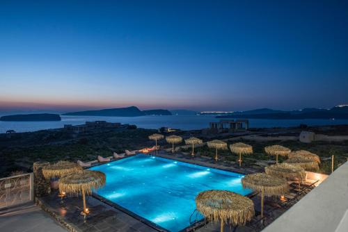 Vista de la piscina de Sunset Faros o d'una piscina que hi ha a prop