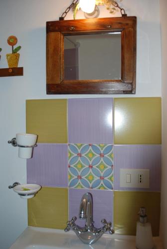 a bathroom with a sink and a mirror at La Bifora e Le Lune Vico sotto gli archi 5 in Santo Stefano di Sessanio