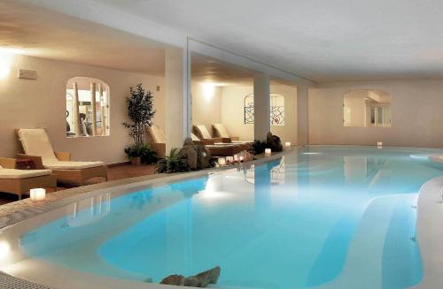 a large swimming pool in a hotel room at Colonna Resort in Porto Cervo