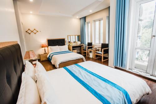 Postel nebo postele na pokoji v ubytování Hotel Royal