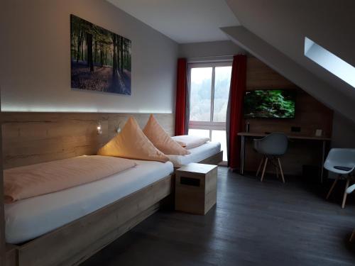 Postel nebo postele na pokoji v ubytování Hotel Bigger Hof - Wirtshaus Platzhirsch am Jahnplatz