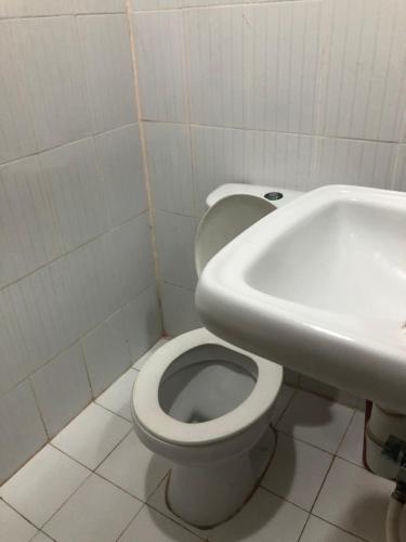Ένα μπάνιο στο Edem Tourist Inn Malapascua