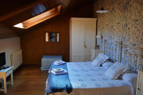 En eller flere senger på et rom på Hotel Rural La Corte