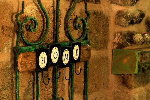 Φωτογραφία από το άλμπουμ του Ashash House σε Άκρα