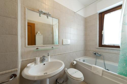 Bilik mandi di Domus al Parco Guest House