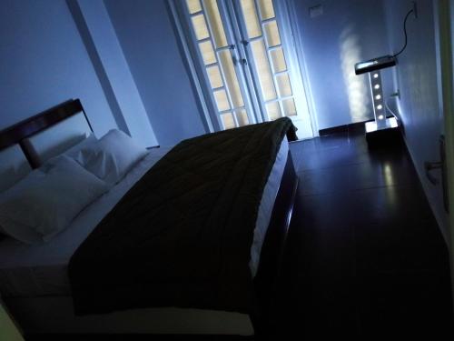 Lovely apartment with side sea view located in the heart of the Alexandria, but everything is local by all means, old building, active street not quiet, kitchen not suitable for cooking, in the building unmarried couples not allowed, visits not allowed