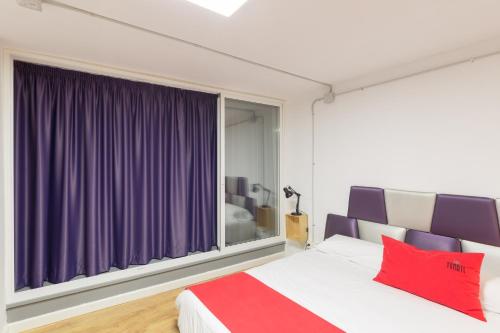 Katil atau katil-katil dalam bilik di Tomate Rooms