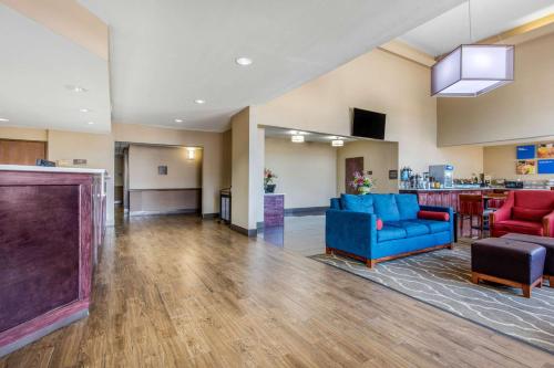 a lobby of a hospital with blue and red furniture at Comfort Inn & Suites McComb in McComb