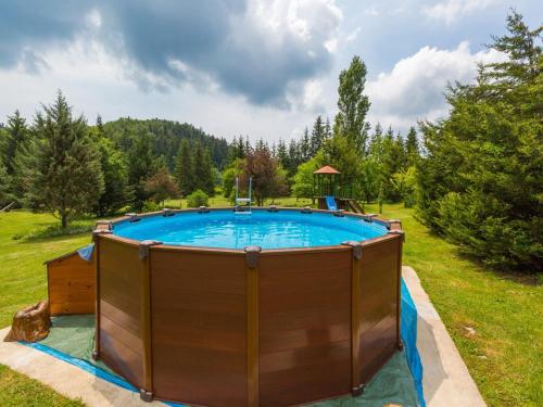 Πισίνα στο ή κοντά στο House Adrijana