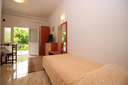 Posteľ alebo postele v izbe v ubytovaní Apartments IVONA 2