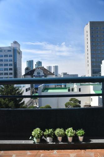 Un balcón o terraza de Dolma Hongdae