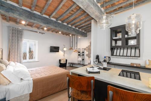 a bedroom with a bed and a desk in a room at Caratello smart studio Apt in Montepulciano