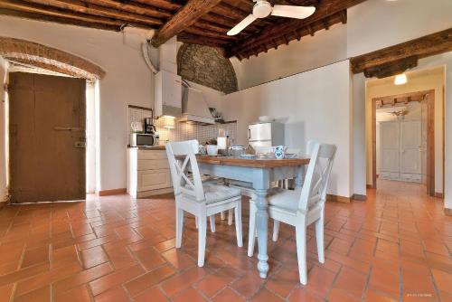 a kitchen with a table and chairs in a room at Agriturismo La Gioconda in Vinci
