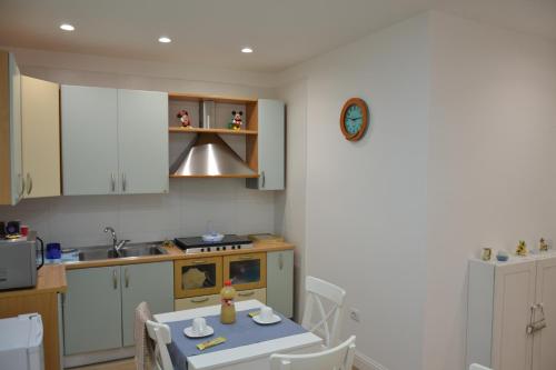 Kuchyň nebo kuchyňský kout v ubytování B&B Coffee and City Pompei