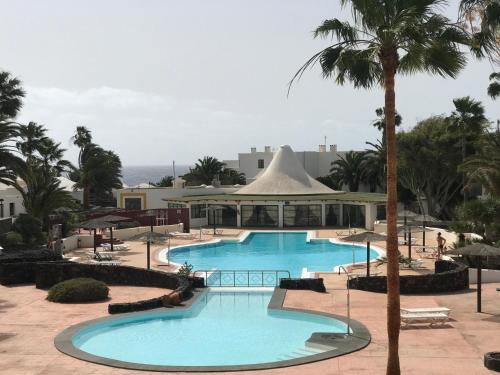 a view of a pool at a resort at Bungalow Nueva York in Costa Teguise