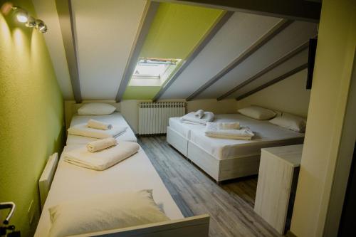 a room with three beds in a attic at Pansion Fočin Han in Sarajevo