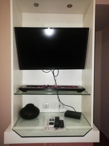 TV/Unterhaltungsangebot in der Unterkunft Mastic Point Studios