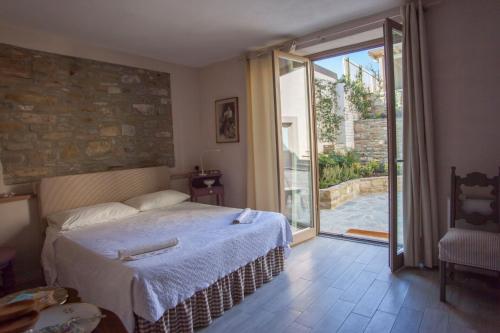 a bedroom with a bed and a sliding glass door at UvaMatta in Carmiano