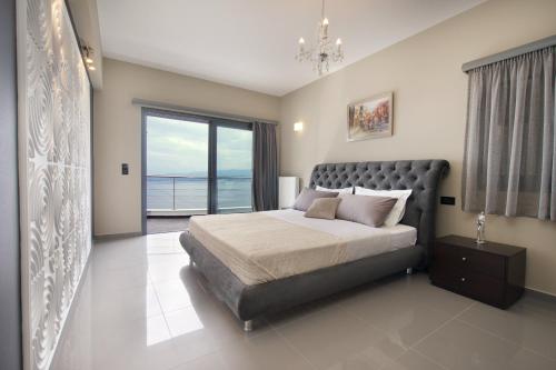 A bed or beds in a room at Villa Katia Kefalonia