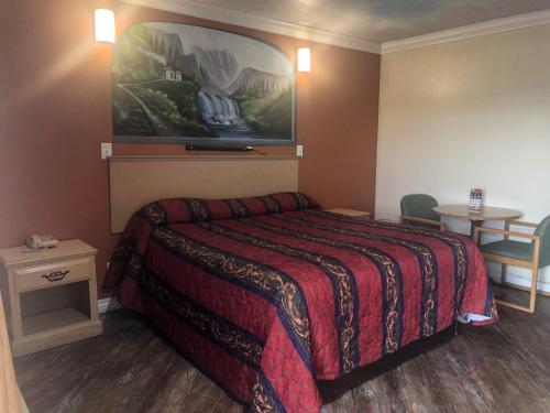 Robinhood Motel tesisinde bir odada yatak veya yataklar