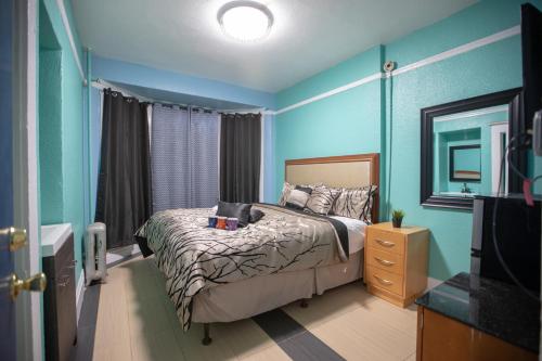 a bedroom with a bed and a television in it at Sunnyside Hotel-Downtown San Francisco in San Francisco