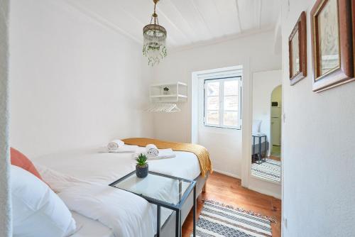 Alfama Light-Filled Apartment, By TimeCooler