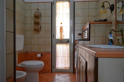 Vonios kambarys apgyvendinimo įstaigoje Appartamento Isola D'oro