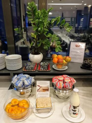 a buffet with bowls of food on a table at Guesthouse Verona in Verona