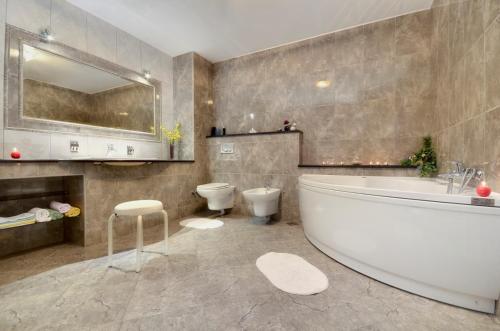 Kúpeľňa v ubytovaní Holiday house Luna in Makarska with private pool