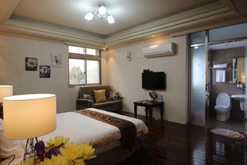 Yilan Pine Villa Homestayにあるテレビまたはエンターテインメントセンター