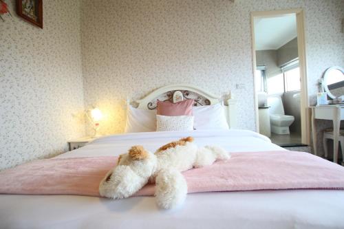 Yilan Pine Villa Homestayにあるベッド