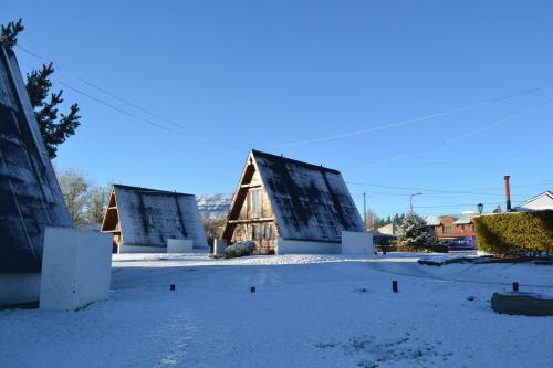 a large wooden building in the snow at Cabañas Nevis, excelente ubicación in El Calafate