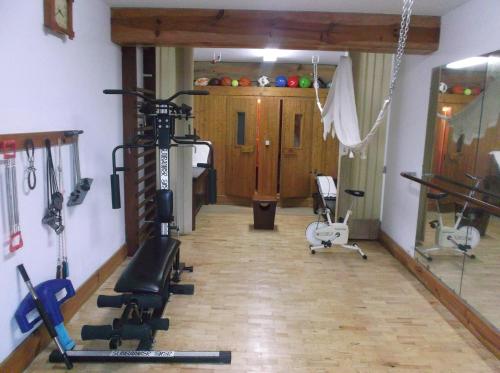 Fitness center at/o fitness facilities sa Quinta Do Martelo