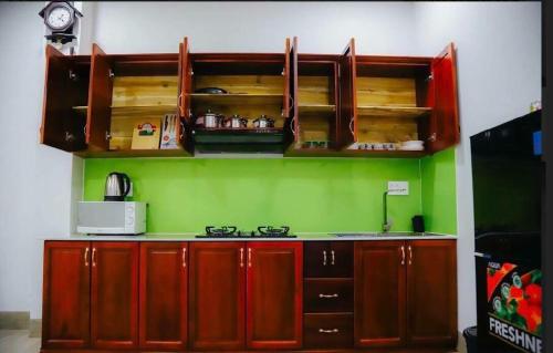 Nhà bếp/bếp nhỏ tại Cozy furnished apartment in Phan Thiet city center