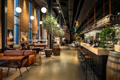 Un restaurante u otro lugar para comer en The Winery Hotel, WorldHotels Crafted