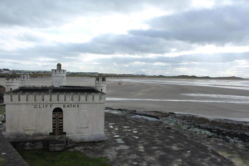 Gallery image of The Beach House in Enniscrone