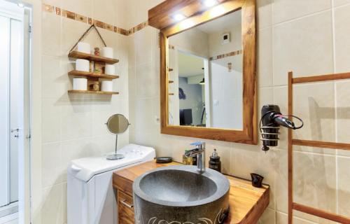 a bathroom with a sink and a mirror at Le Contemporain in Montbéliard