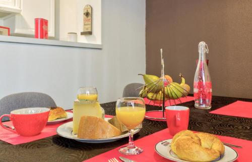 a table with plates of food and drinks and bread at Le Contemporain in Montbéliard
