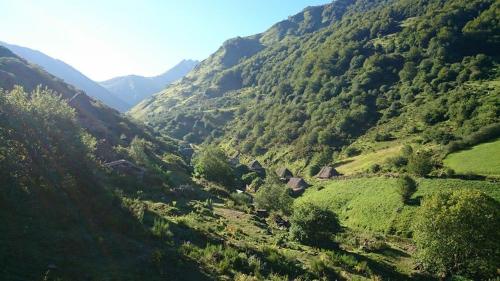 
a scenic view of a scenic mountain range at Hotel Rural La Corte in Villar de Vildas
