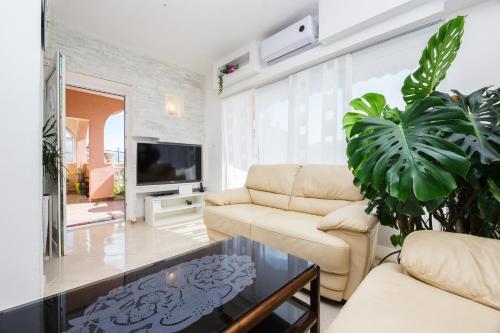 Deluxe New Kastela Agneza Apartment near the Beach