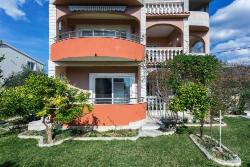 Deluxe New Kastela Agneza Apartment near the Beach